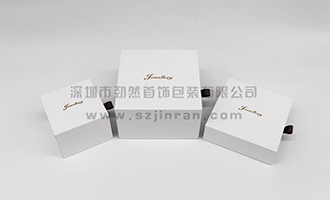 简约白色珠宝盒